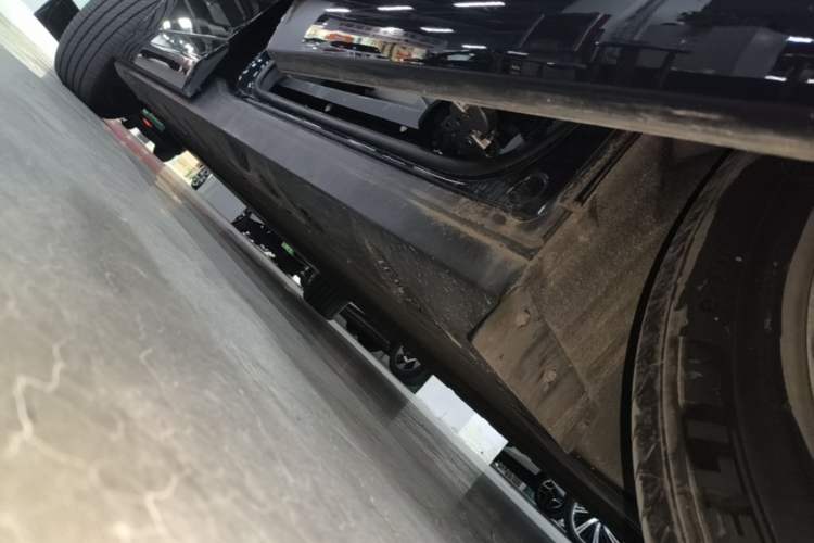 Used XPeng X9 2024 640 All-Wheel Drive High-Performance Max Left Side Sill