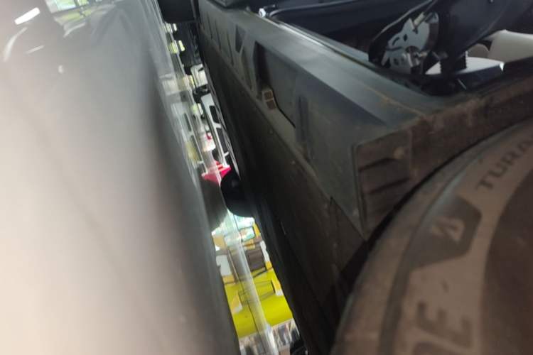 Used XPeng X9 2024 702 Ultra-Long Range Pro Left Side Sill