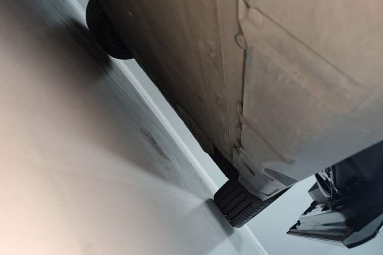 Used XPeng X9 2024 702 Ultra-Long Range Max Left Side Sill