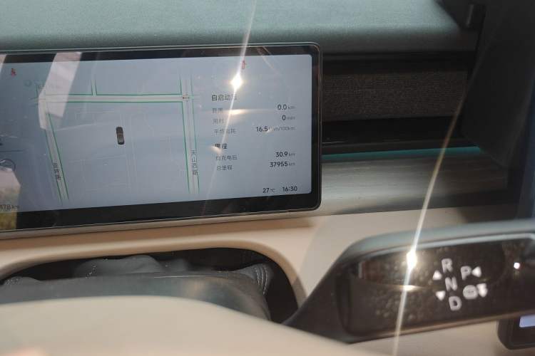Used XPeng X9 2024 702 Ultra-Long Range Max Odometer Close Up
