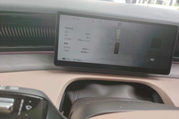 Used XPeng X9 2024 610 Long-Range Pro Odometer Close Up