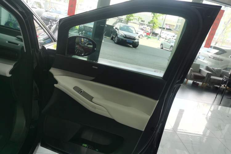 Used XPeng X9 2024 702 Ultra-Long Range Max Right Front Door Interior