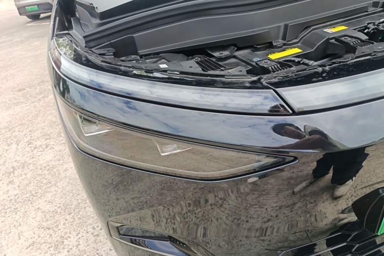 Used XPeng X9 2024 610 Long-Range Max Right Front Headlight