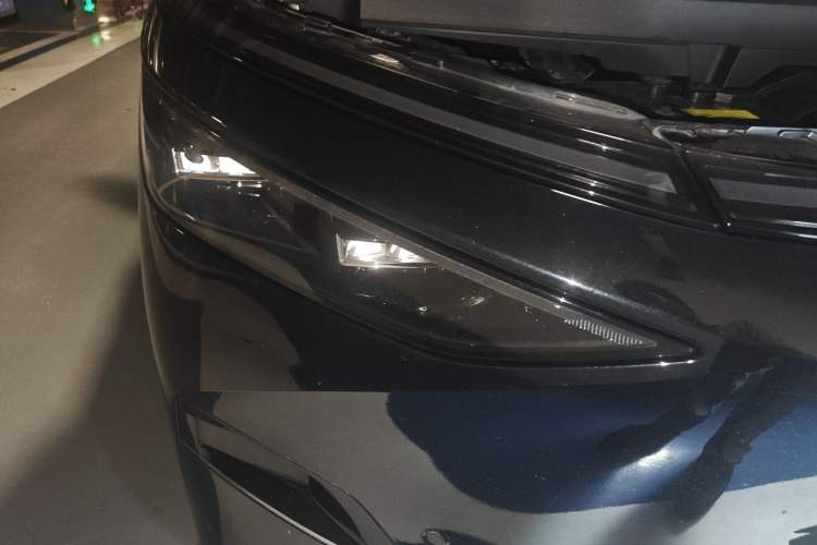 Used XPeng X9 2024 702 Ultra-Long Range Pro Right Front Headlight