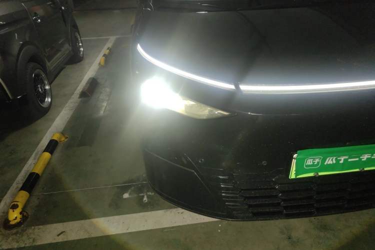 Used XPeng X9 2024 702 Ultra-Long Range Max Right Front Headlight