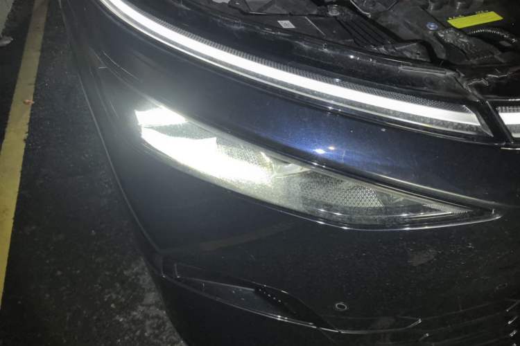 Used XPeng X9 2024 702 Ultra-Long Range Max Right Front Headlight