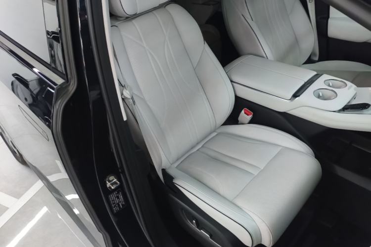 Used XPeng X9 2024 702 Ultra-Long Range Max Right Front Seat