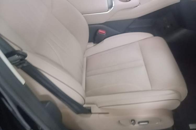Used XPeng X9 2024 610 Long-Range Pro Right Front Seat