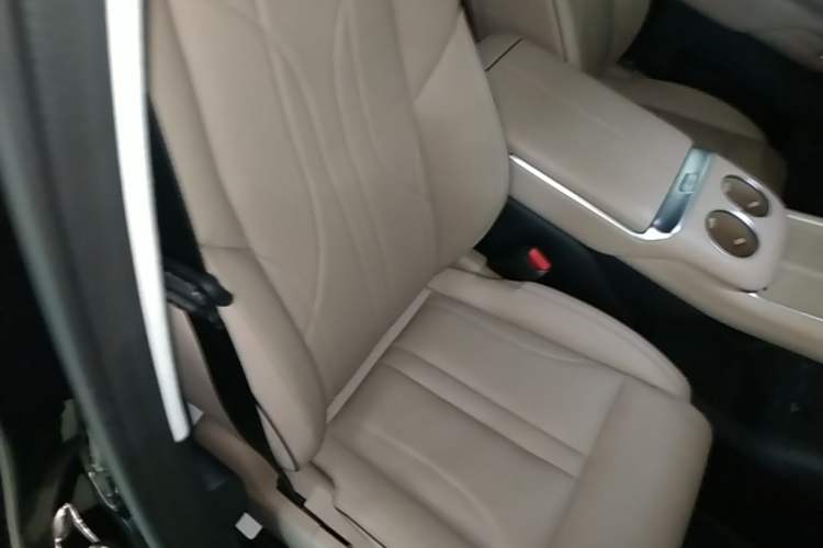 Used XPeng X9 2024 610 Long-Range Pro Right Front Seat