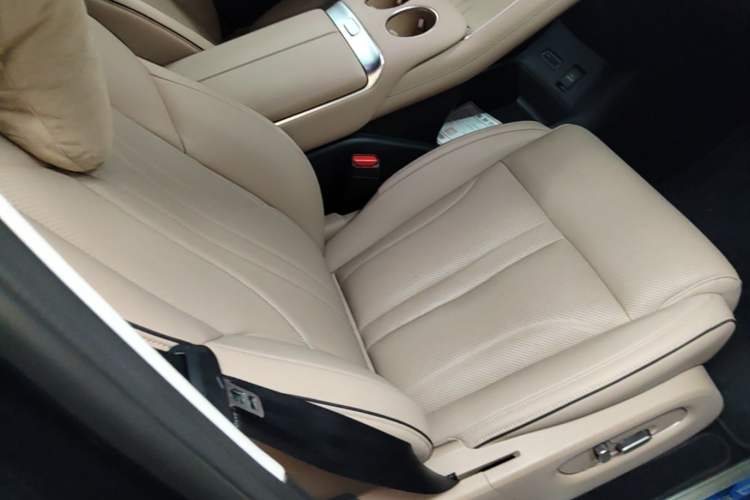 Used XPeng X9 2024 702 Ultra-Long Range Pro Right Front Seat