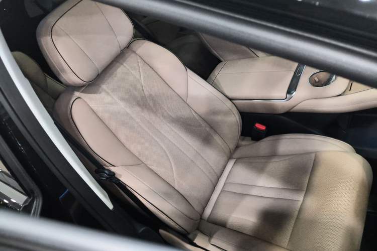 Used XPeng X9 2024 640 All-Wheel Drive High-Performance Max Right Front Seat