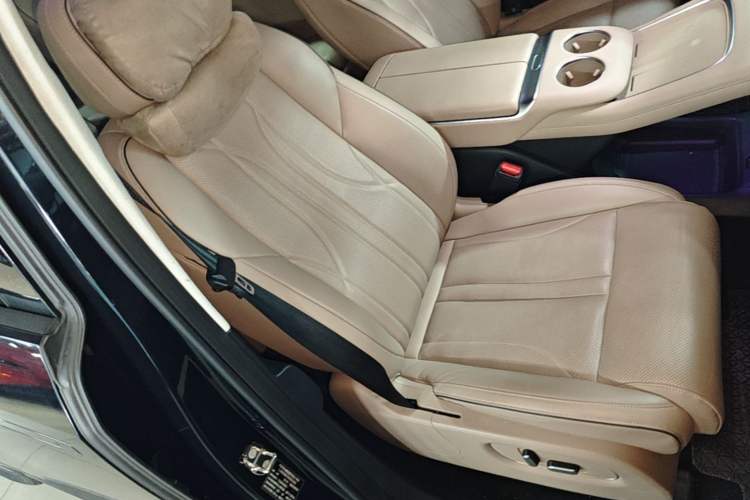 Used XPeng X9 2024 702 Ultra-Long Range Pro Right Front Seat