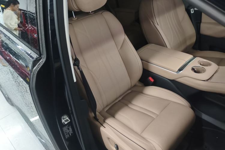 Used XPeng X9 2024 702 Ultra-Long Range Max Right Front Seat