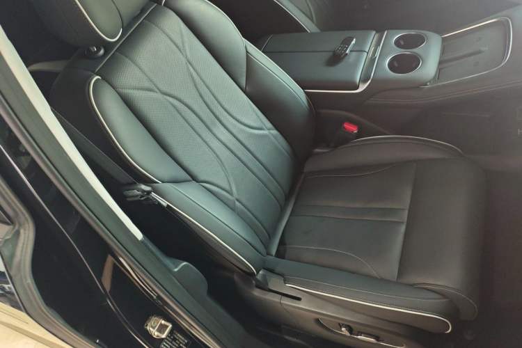 Used XPeng X9 2024 702 Ultra-Long Range Pro Right Front Seat