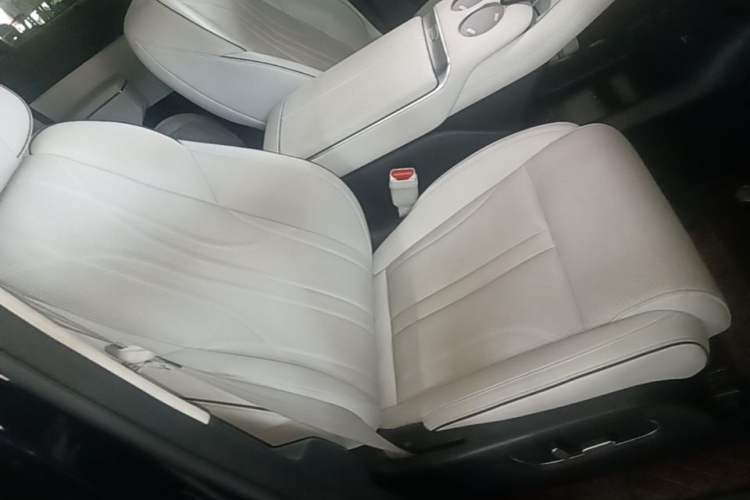 Used XPeng X9 2024 702 Ultra-Long Range Max Right Front Seat