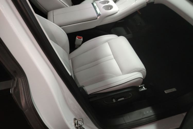 Used XPeng X9 2024 610 Long-Range Max Right Front Seat