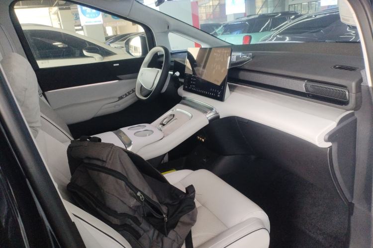 Used XPeng X9 2024 640 All-Wheel Drive High-Performance Max Right Front Seat