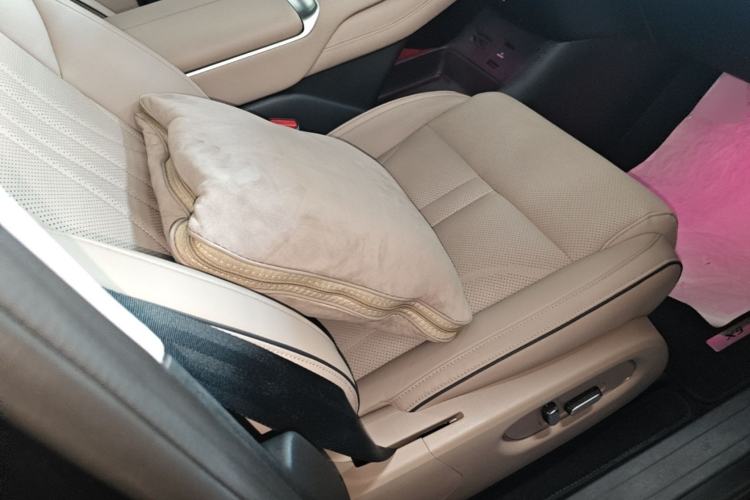 Used XPeng X9 2024 702 Ultra-Long Range Pro Right Front Seat