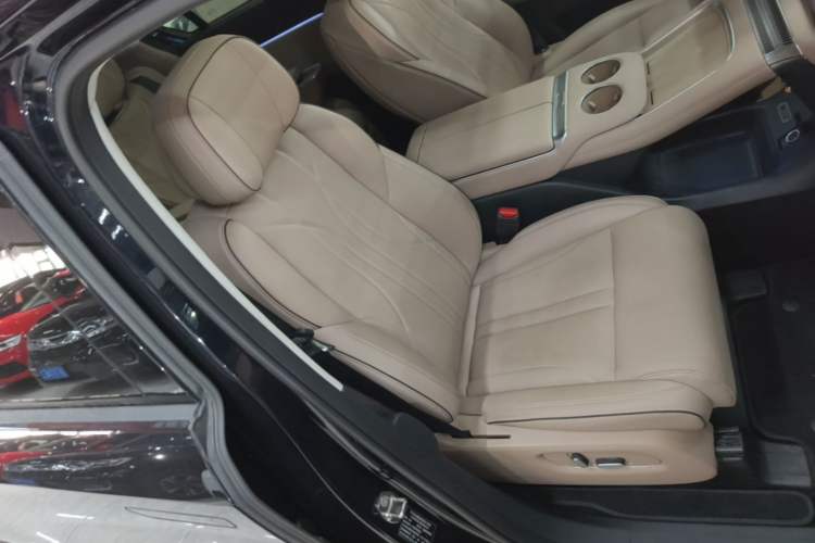 Used XPeng X9 2024 610 Long-Range Pro Right Front Seat