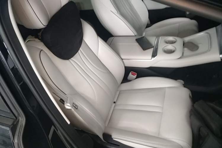 Used XPeng X9 2024 702 Ultra-Long Range Pro Right Front Seat
