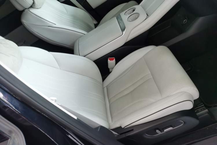 Used XPeng X9 2024 702 Ultra-Long Range Max Right Front Seat