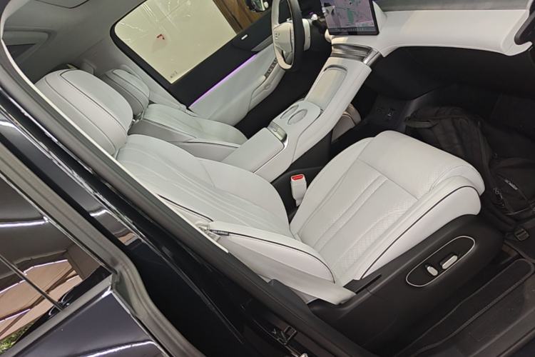 Used XPeng X9 2024 610 Long-Range Pro Right Front Seat