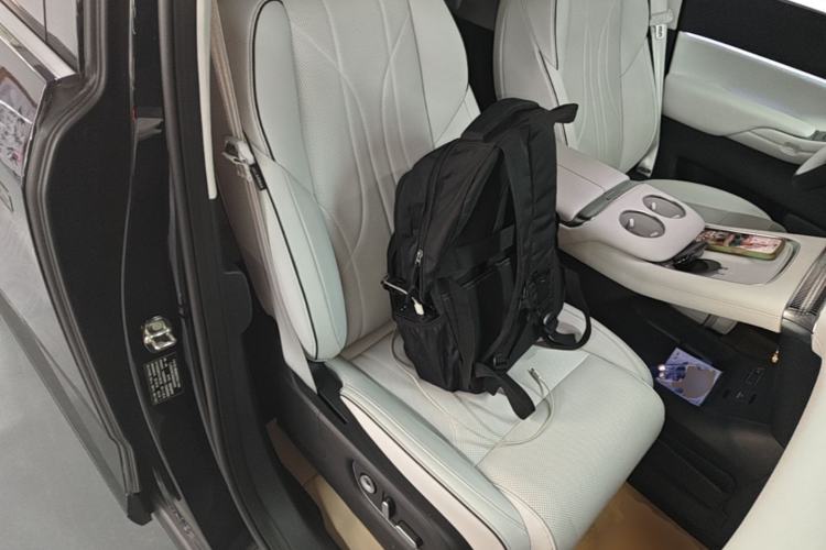 Used XPeng X9 2024 702 Ultra-Long Range Max Right Front Seat