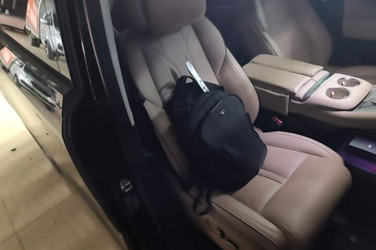 Used XPeng X9 2024 702 Ultra-Long Range Max Right Front Seat