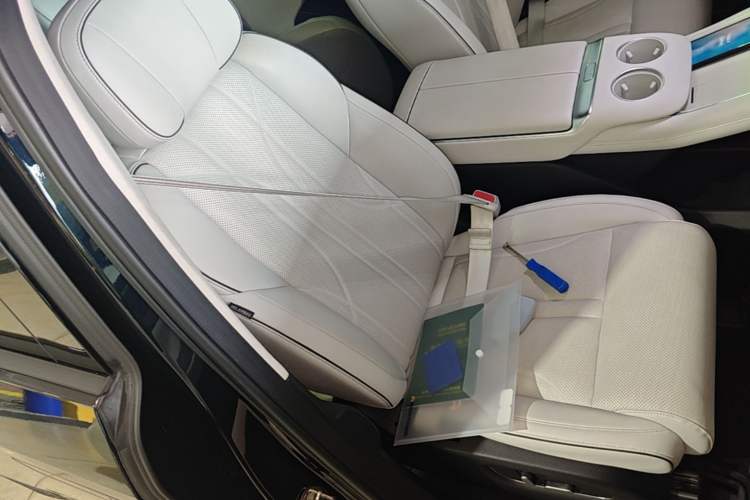 Used XPeng X9 2024 702 Ultra-Long Range Max Right Front Seat