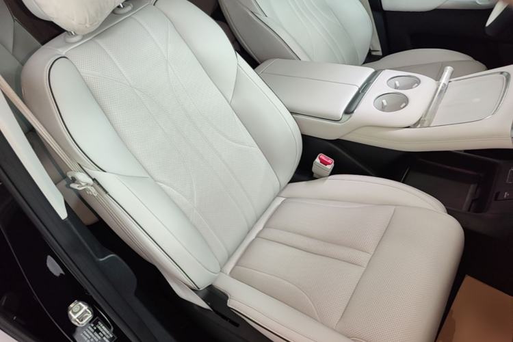 Used XPeng X9 2024 702 Ultra-Long Range Max Right Front Seat