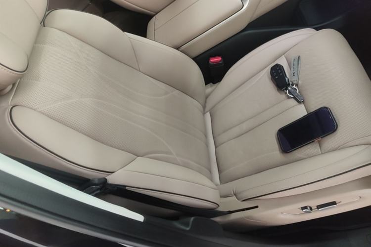 Used XPeng X9 2024 640 All-Wheel Drive High-Performance Max Right Front Seat