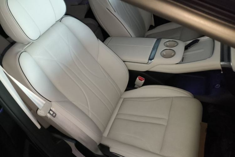 Used XPeng X9 2024 702 Ultra-Long Range Pro Right Front Seat