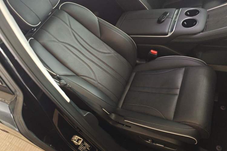 Used XPeng X9 2024 702 Ultra-Long Range Pro Right Front Seat