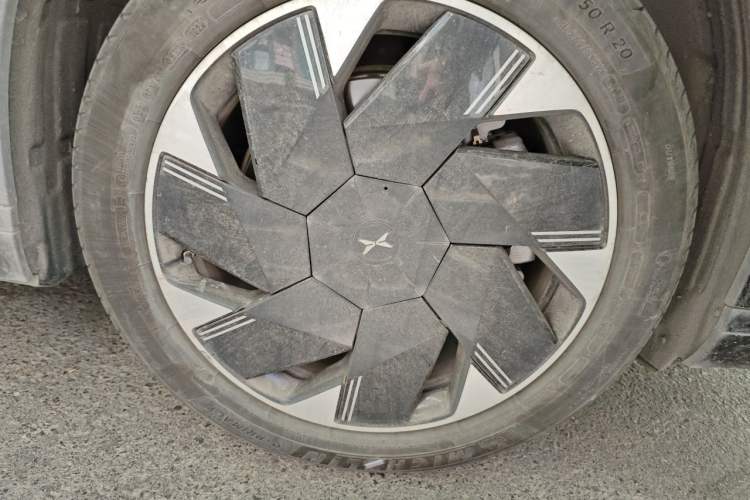 Used XPeng X9 2024 702 Ultra-Long Range Pro Right Front Wheel Hub