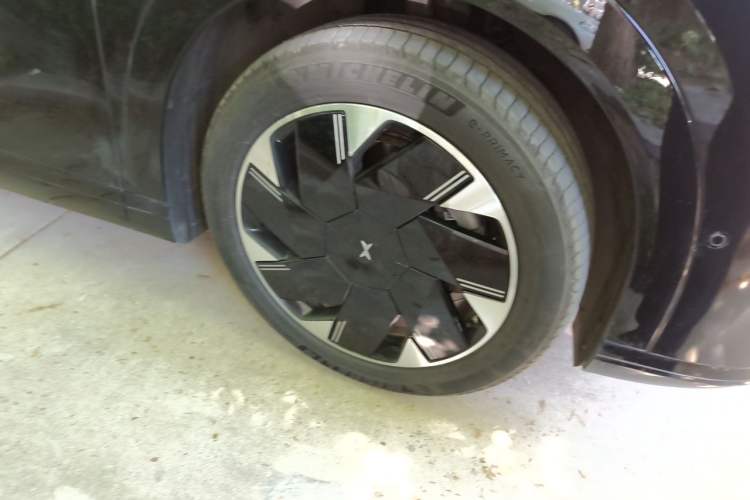Used XPeng X9 2024 640 All-Wheel Drive High-Performance Max Right Front Wheel Hub
