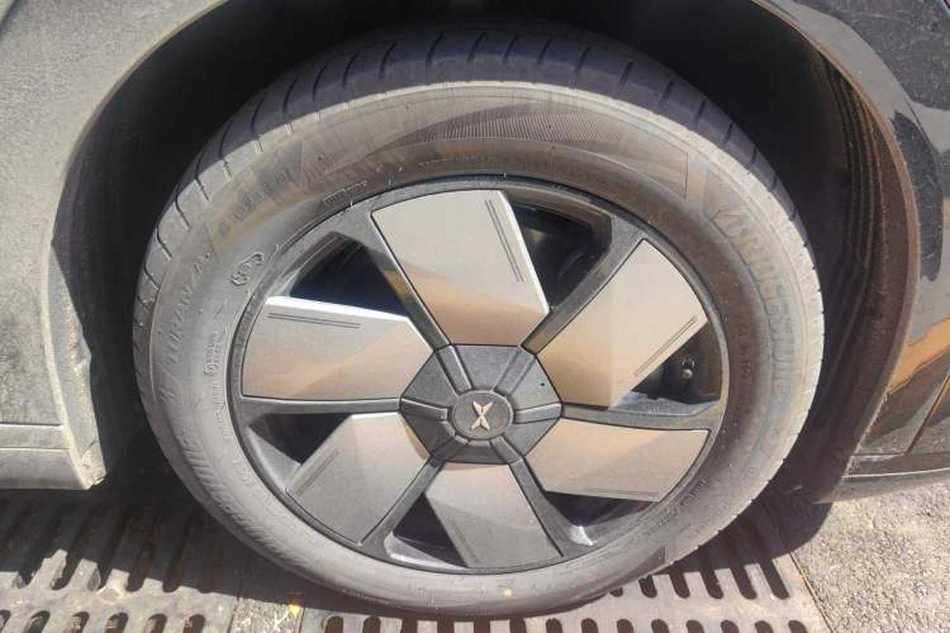 Used XPeng X9 2024 702 Ultra-Long Range Pro Right Front Wheel Hub