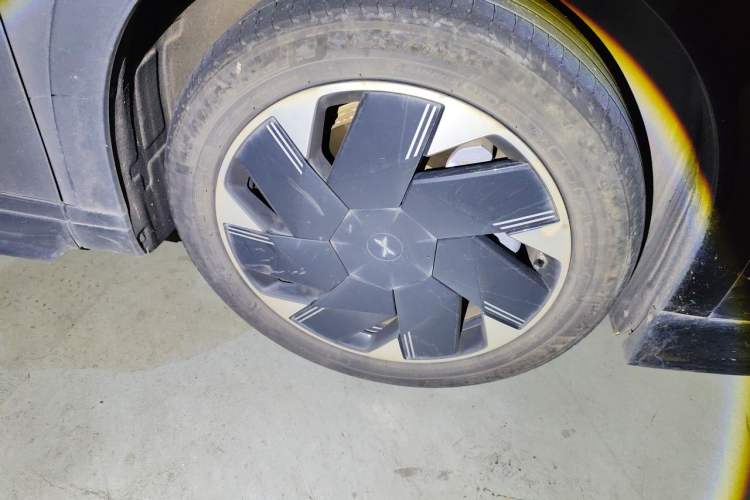 Used XPeng X9 2024 640 All-Wheel Drive High-Performance Max Right Front Wheel Hub