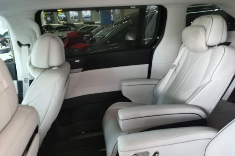 Used XPeng X9 2024 702 Ultra-Long Range Max Right Rear Door Interior
