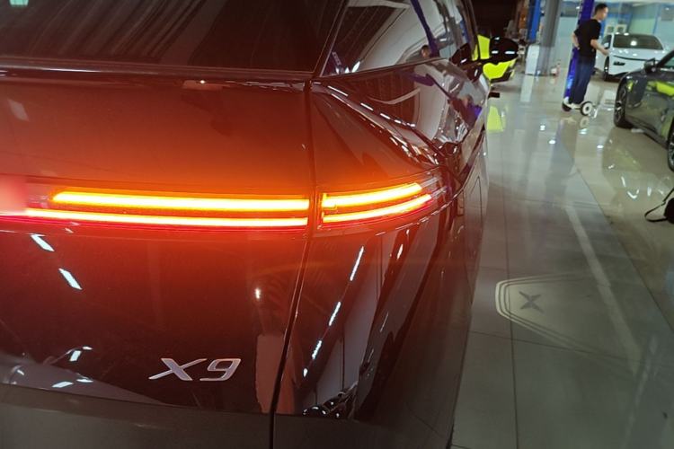 Used XPeng X9 2024 702 Ultra-Long Range Pro Right Rear Taillight