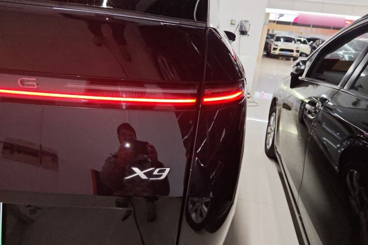 Used XPeng X9 2024 610 Long-Range Pro Right Rear Taillight