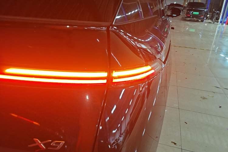 Used XPeng X9 2024 702 Ultra-Long Range Max Right Rear Taillight