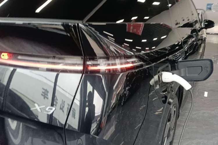 Used XPeng X9 2024 702 Ultra-Long Range Pro Right Rear Taillight