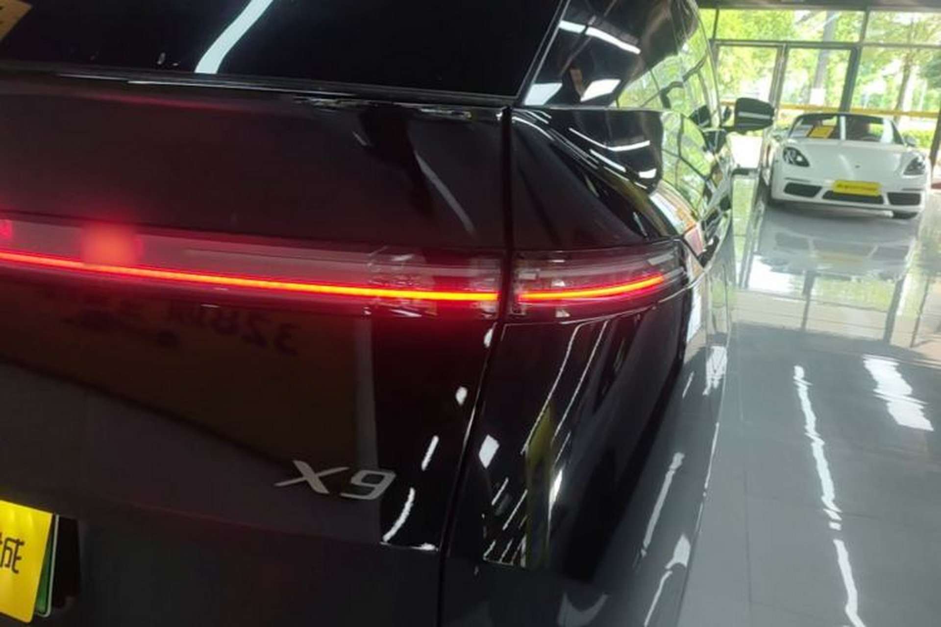 Used XPeng X9 2024 702 Ultra-Long Range Pro Right Rear Taillight