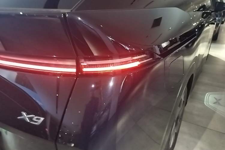 Used XPeng X9 2024 702 Ultra-Long Range Max Right Rear Taillight