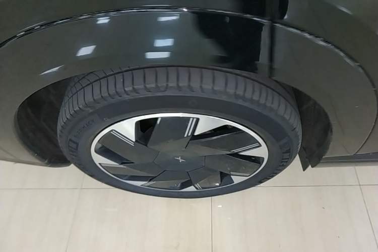 Used XPeng X9 2024 610 Long-Range Pro Right Rear Wheel Hub