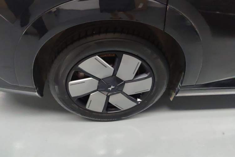 Used XPeng X9 2024 702 Ultra-Long Range Pro Right Rear Wheel Hub