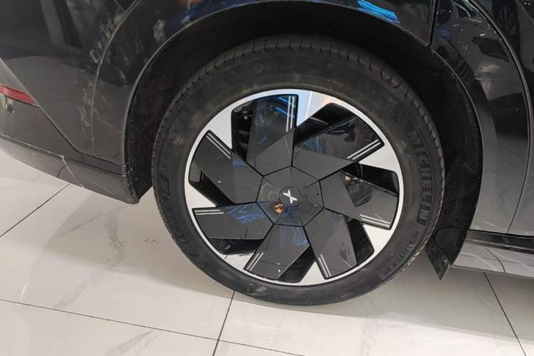Used XPeng X9 2024 640 All-Wheel Drive High-Performance Max Right Rear Wheel Hub