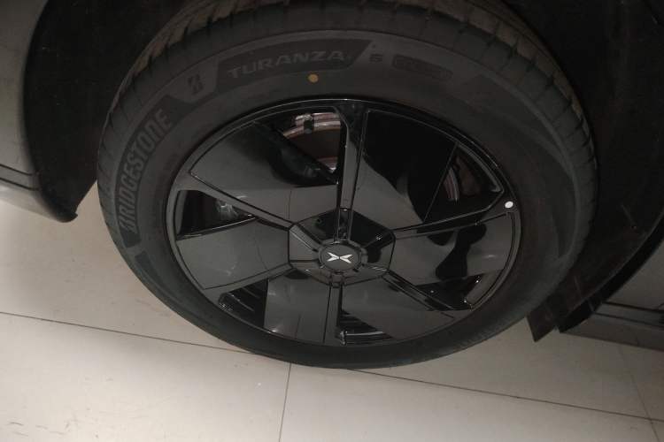 Used XPeng X9 2024 610 Long-Range Max Right Rear Wheel Hub