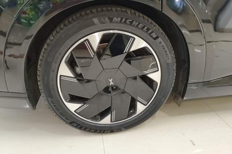 Used XPeng X9 2024 640 All-Wheel Drive High-Performance Max Right Rear Wheel Hub