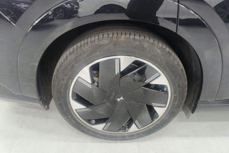Used XPeng X9 2024 640 All-Wheel Drive High-Performance Max Right Rear Wheel Hub
